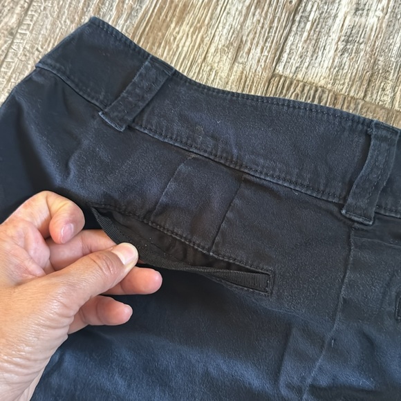 WHITE BLACK/HOUSE MARKET WOMEN BLACK SHORTS, SIZE 2 - Picture 7 of 12